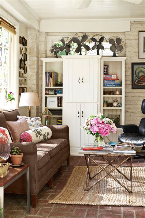 Cozy Decorating Ideas For Living Rooms Of All Sizes
