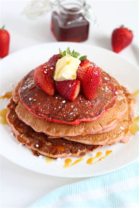 Classic And Easy Strawberry Pancakes