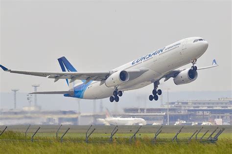 Live Orlando Airport Departures (MCO)