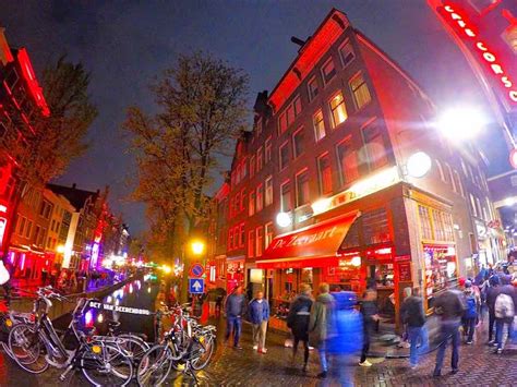 Best Streets In Amsterdam For Pedestrians In The Red Light District