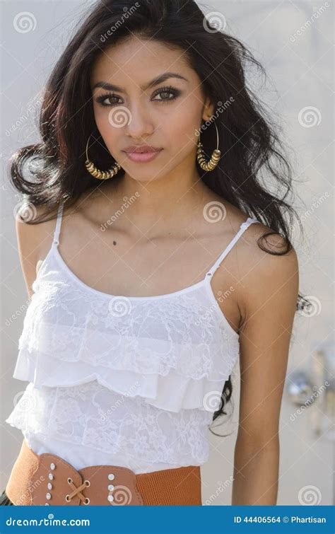 Belle Jeune Femme De Latina Photo Stock Image Du Brune Type 44406564