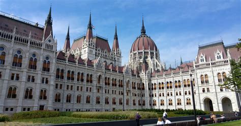 Hungarian Parliament Building : Budapest Hungary | Visions of Travel
