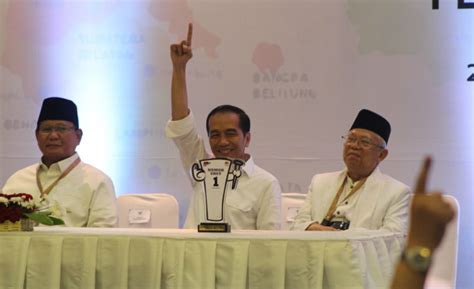 Eko kuntadhi dibully karena salah sebut angka menebus ijazah yang dikeluarkan oleh pemprov dki jakarta. Mengacung Telunjuk Jadi Lebih Adem | Tagar
