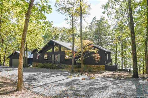 This Is The Rustic Lakefront Home Youve Been Searching For Great