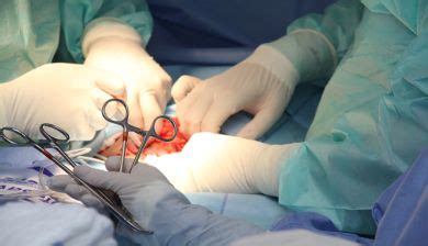 Een blindedarmontsteking of appendicitis is (meestal) een bacteriële ontsteking van het wormvormig aanhangsel (appendix) van de blindedarm; afgelopen vrijdag was in de krant te lezen dat een ...
