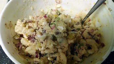 Dressed in a rich, creamy sauce flavored with gorgonzola cheese, chives and bacon, this potato salad is fantastic. Robert Irvine's Bacon And Egg Potato salad | Recipe ...