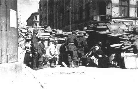 photos from behind the barricades at the warsaw uprising 1944 flashbak