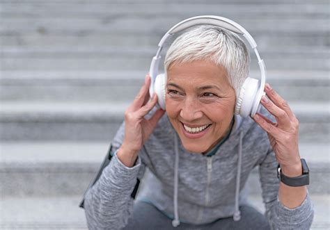 5 Ways To Listen To Music Without Damaging Your Ears Everything Zoomer