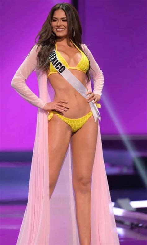 Mädchen Leuchtenden Pulver Miss World Bikini Show Kriegsschiff Wachsam Analyse