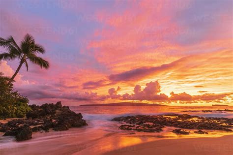 Secret Beach At Sunset Maui Hawaii Usa Stock Photo