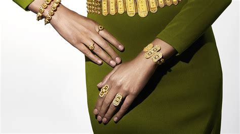 Gold Rings as Family Heirlooms: Passing Down the Tradition