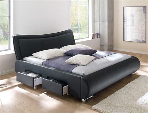 Wir hatten vorher schon mal ein ikea bett (leider weiß ich den namen des modells nicht mehr) und da war die ritze enorm, sodass wir uns diesmal für eine entschieden haben. Nett bett schwarz 180x200 | Bett matratze, Bett mit ...