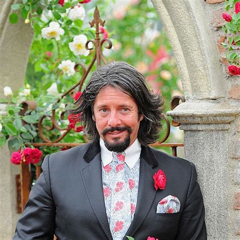 Laurence's personal charisma and ability to inspire people to express themselves have established him as the uk's favourite and most easily identifiable interior designer. Inside Laurence Llewelyn-Bowen's stunning Cotswolds home ...