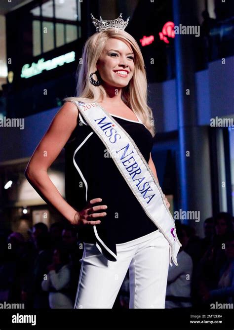 Teresa Scanlan Ans Miss Nebraska Remporte Le Titre De Miss