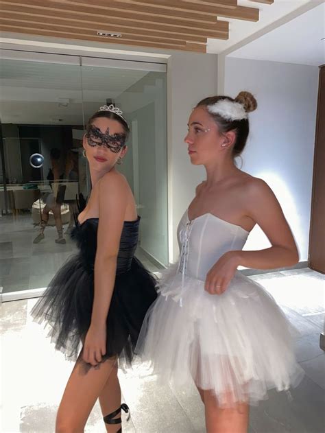 Black Swan Costume Classy Halloween Costumes Halloween Costumes For