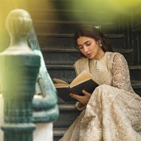 Beautiful Actress Mahira Khan Latest Photoshoot 15th December 2020