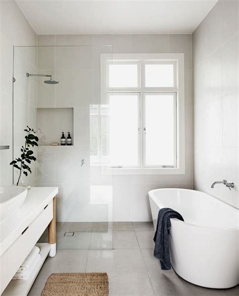 Although small bathroom ideas remain popular, more and more homeowners are opting for larger bathrooms that can make them feel comfortable and relaxed whenever they walk in. Minimalist White Bathroom Ideas - GooDSGN