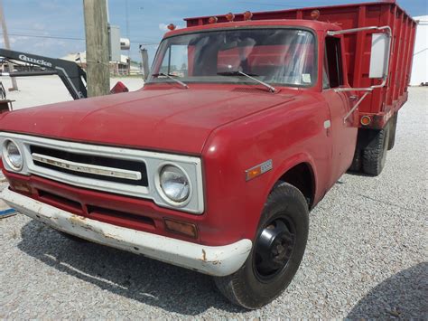 International Harvester 1300 Stake Truck International Harvester