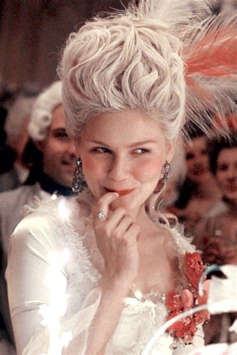 Kirsten Dunst As Marie Antoinette Marie Antoinette Hairstyle Marie