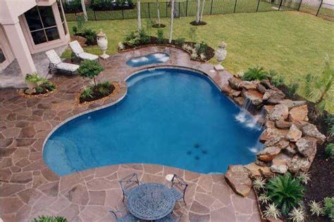 Anda pun dapat memanfaatkan ruang di sisi rumah ataupun lahan sisa untuk membuat kolam renang yang berbentuk sempit namun memanjang. Gambar kolam renang minimalis Modern dan Mewah ~ Gambar ...