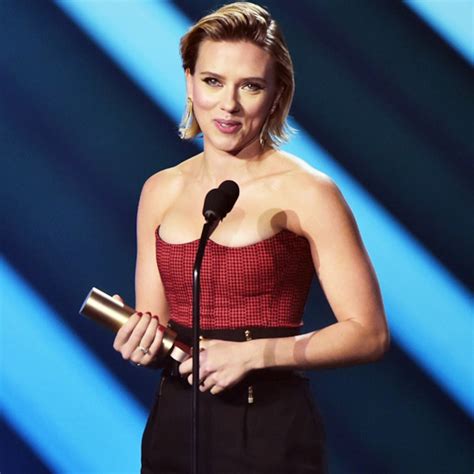 Scarlett Johansson Dedicates E Peoples Choice Award Win To Armed For E Online Uk