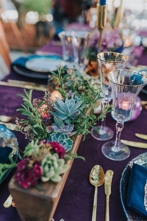You'll find a large selection of elegant and classy tablecloths, table runners, tablecloth rolls and doilies to create the perfect buffet table, cake table and. Eggplant velvet tablecloths, iridescent violet / gold ...