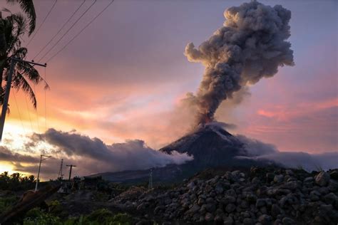 Mayon volcano is known as the perfect volcano due to it's perfect cone shape! Terrifying but majestic: Mayon Volcano continues to erupt ...