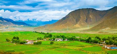 What makes tibet a sovereign state? Tibetan village | Local China Guide Tibet Tourism Center