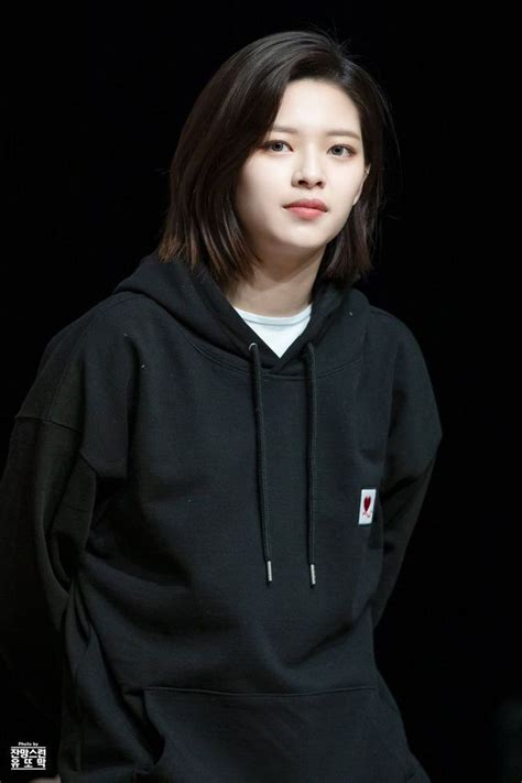 🦕ali🦖 On Twitter Even Men Are Scared Whenever Jeongyeon Is Around Coz They Know She Can Get