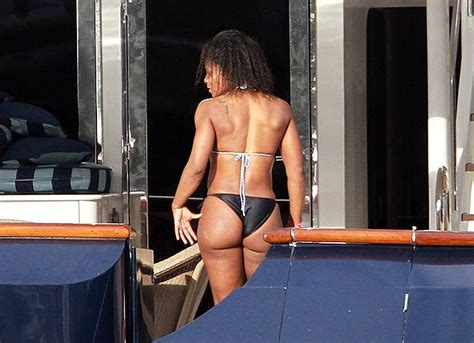 Serena Williams Exposing Sexy Body And Hot Ass In Bikini Porn Pictures