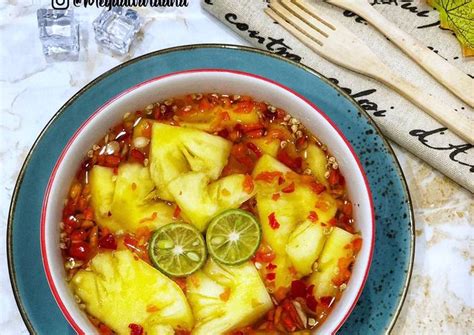 Satu lagi resep dr menu andalan mama mertua. Resep: Asinan Nanas yang Bikin Ngiler!