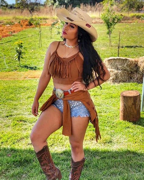 Cowgirl Outfit Ideas Tips On How To Dress Like Cowgirls Stylevore