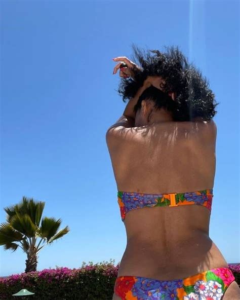 Tracee Ellis Ross Makes Hearts Flutter With Sultry Bikini Photo Hello