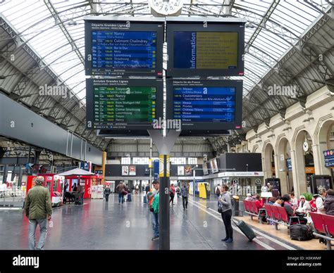 Paris Railway Station Hi Res Stock Photography And Images Alamy