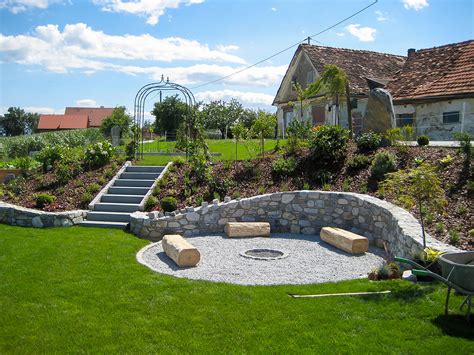 Nun sie könnten einen professionellen gärtner oder handwerker engagieren, der ihnen eine baut, aber das wäre nicht befriedigend für unseren inneren heimwerker. Feuerstelle - Gartendesign Christa