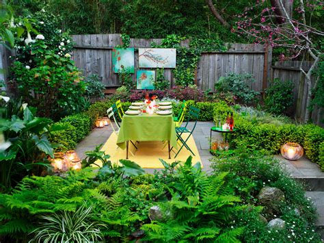 35 backyard decor ideas that are designed for fun and creating memories. Ideas for Garden Decorations - Sunset Magazine