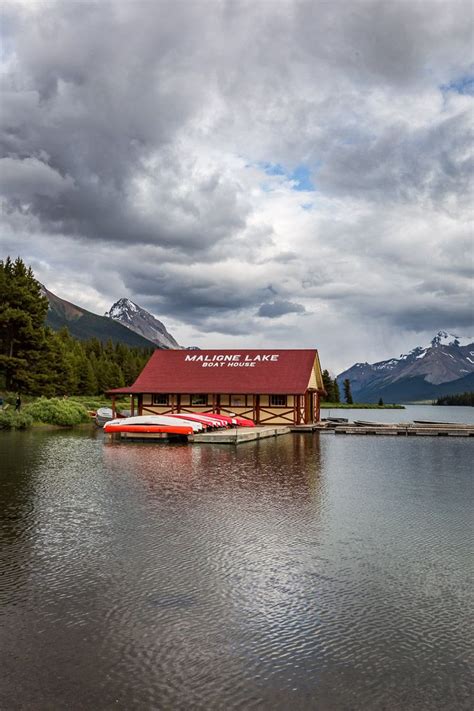 Tips For Visiting Maligne Lake In Jasper National Park Maligne Lake