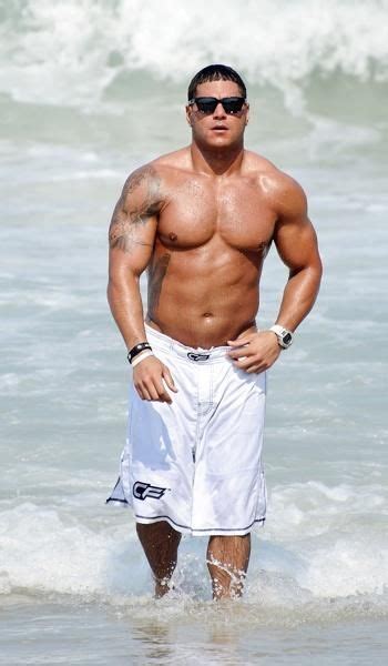 Jersey Shore Cast Member Ronnie Ortiz Magro Shows Off His Abs While