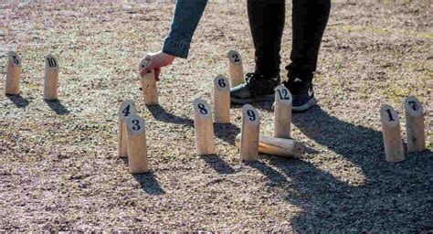 mölkky game this is how to play the fun throwing game game rules