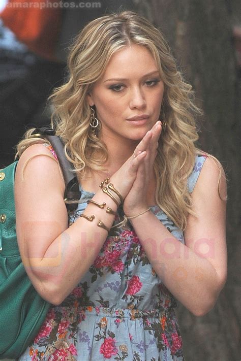 Hilary Duff On The Set Of Gossip Girl In New York City On 26th August 2009 Hilary Duff