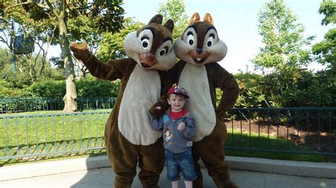 Meeting Chip And Dale At Disneyland Paris Youtube