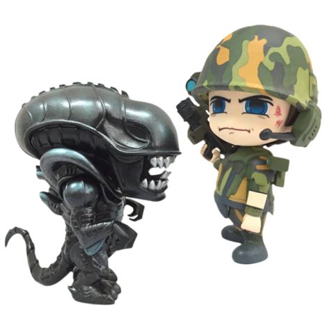 Hot Toys Aliens Alien Warrior & USC Marine Cosbaby Figure Set Collectible Figure | Aliens Figure