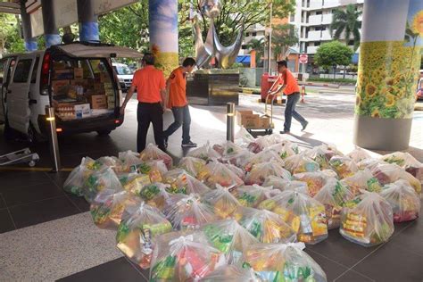 There are countless types of banks and financial institutions currently operating in the world. FOOD DISTRIBUTION @ WHAMPOA - Food Bank