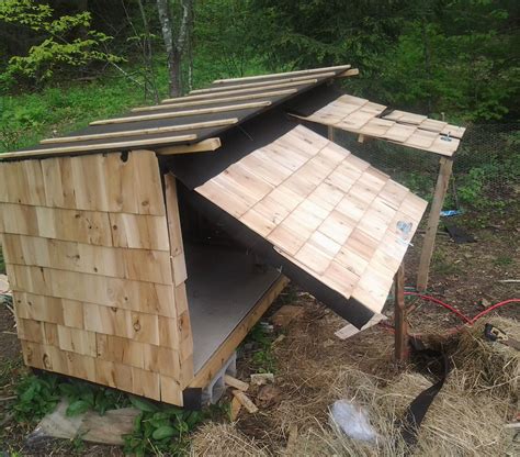 Free Chicken Coops Plans How To Build A Chicken Run With Pallets