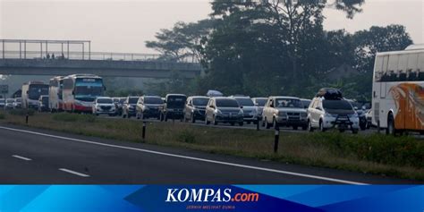 Cipularang Toll Road Congested Totally Due To One Way On The Jakarta