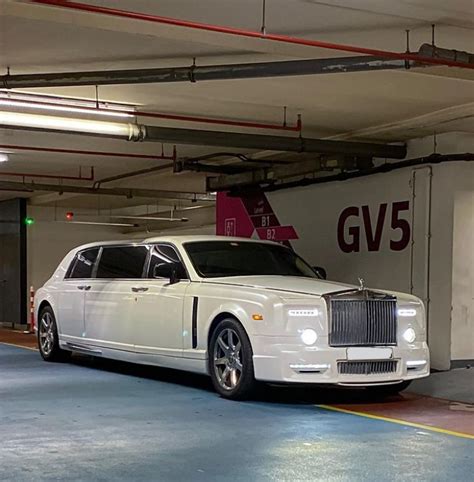 When In Dubai Offset Travels Around In A Rolls Royce Phantom Stretch