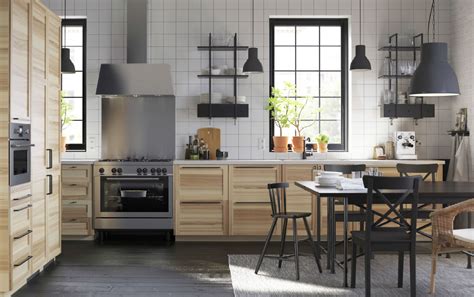 El perfil j o tirador integrado, confiere a la puerta una elegante estética y ergonomía. Muebles de cocina - Compra Online IKEA