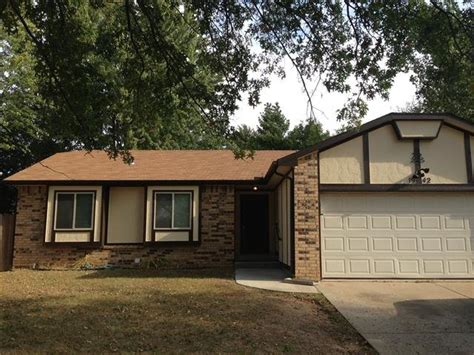 3 bedroom houses for rent in wichita ks. House for rent in 1942 N Wood Ct - Wichita, KS