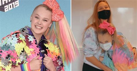 Jojo Siwa Gay Youtube Star Goes Public With Girlfriend After Coming Out Metro News
