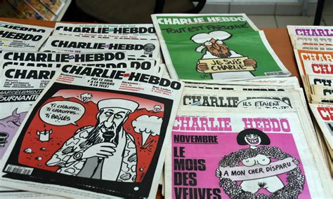 Deren neue karikatur zeigt, wie der türkische staatspräsident recep tayyip erdogan in weißer unterwäsche auf dem sofa sitzt und einer geschminkten und verschleierten frau den hintern entblößt. "Charlie Hebdo" veröffentlicht Titelbild mit Erdoğan ...